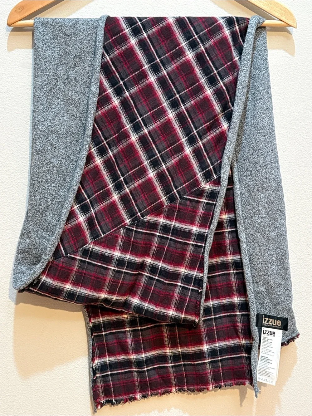 Izzue reversible scarf
